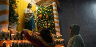 Fieles celebraron a San Judas Tadeo en Pedregal de Santa Julia en Tijuana.