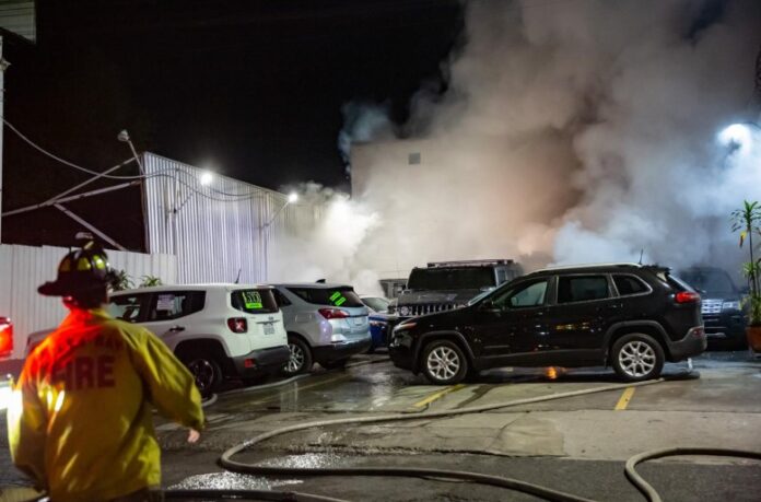 Incendio lote de autos