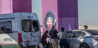Mujer murió tras chocar contra un taxi en la entrada a Rosarito.