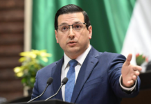 Legislador panista advierte sobre riesgo de que Rocha Moya abandone el país.