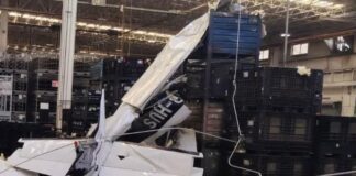 Avioneta se desplomó sobre una empresa manufacturera en Coahuila.
