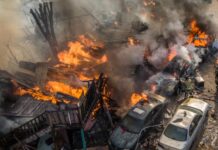 Incendio consumió al menos cinco casas en colonia Pinos de Narez de Tijuana.