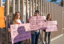 Empleados de limpieza exigieron reinstalación de sus puestos en el sector salud.