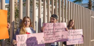 Empleados de limpieza exigieron reinstalación de sus puestos en el sector salud.