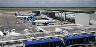 EUA cerró brevemente aeropuerto de El Paso tras incursión de drones de cárteles mexicanos.