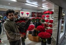 Ramos «buchones» son los favoritos en florerías de Tijuana por San Valentín.