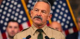 Sheriff de California confiscó más de medio millón de papeletas por presunto fraude electoral.