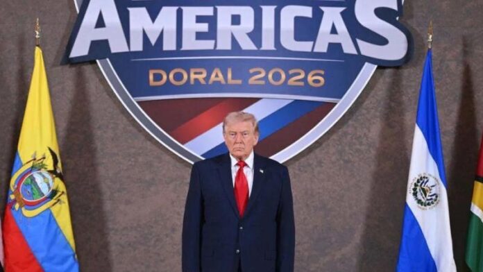Donald Trump Escudo de las Americas .