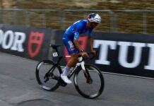 Isaac del Toro logró espectacular remontada y se queda con el liderato en la Tirreno-Adriático.