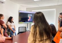 Egresados denunciaron retrasos en la entrega de títulos en Universidad de Durango.