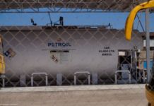 Aseguraron predio en Mexicali que se usaba para huachicoleo en camiones.