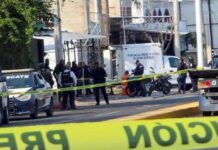 Ocho muertos en ataque armado a bar irregular en Morelos.