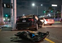 Fuerte choque dejó dos personas atrapadas en el bulevar Insurgentes de Tijuana.