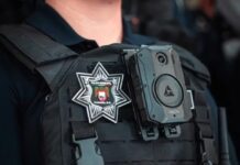 Policías de Tijuana deberán portar cámaras corporales por reglamento.