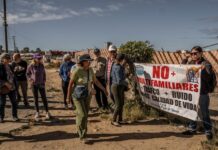 Vecinos de Playas de Tijuana protestan contra construcción de multifamiliares en Cañada Azteca.