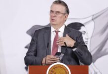 Marcelo Ebrard admite que su hijo vivió seis meses en embajada de México en Reino Unido, pero niega uso indebido de recursos.