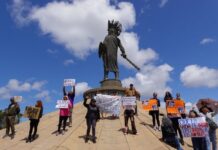 Protesta en Tijuana exige justicia por presunto caso de maltrato animal.