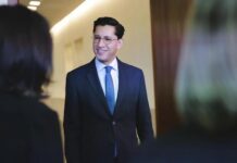 Claudia Sheinbaum designa a Roberto Velasco como nuevo canciller tras renuncia de Juan Ramón de la Fuente por problemas de salud.