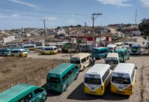 Transportistas mantienen bloqueos; vecinos de Aztlán y Lomas de San Antonio exigen servicios básicos