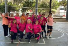 Mamás celebraron el 10 de mayo jugando Cachibol.
