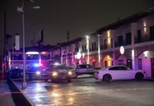 Atacan a balazos local en remodelación dentro de Plaza Conquistador en Tijuana.