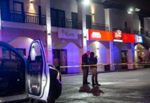 Atacan a balazos local en remodelación dentro de Plaza Conquistador en Tijuana.