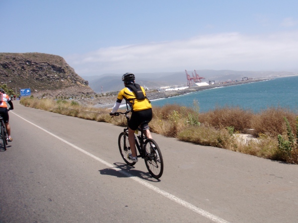 Ciclistas carretera Ensenada .