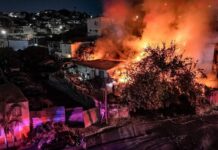 Fuerte incendio en la colonia Camino Verde consumió cuatro viviendas.