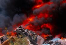 Incendio consumió un yonke federal en la zona de El Aguajito, en Ensenada.