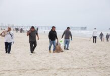 Arrancó la limpieza masiva de las playas en Rosarito.