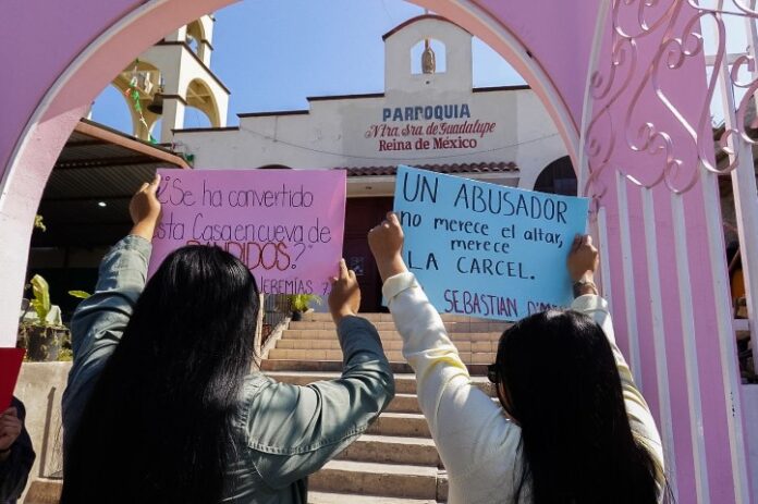 Manifestación Destitución Sacerdote .