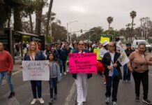 Personal de salud salió a las calles en Tijuana para exigir mejores condiciones laborales.