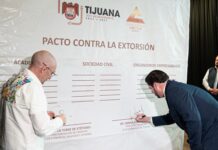 Empresarios y autoridades firmaron un pacto contra la extorsión en Tijuana.