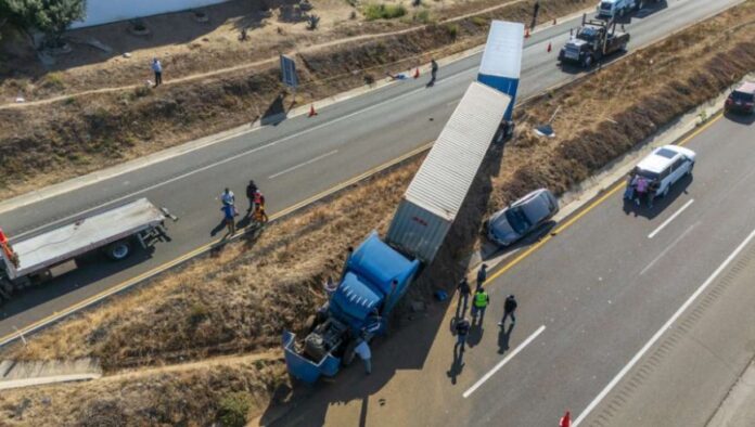 Accidente trailer escenica .