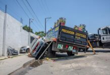 Camión fuera de control provocó carambola en la Vía Rápida de Tijuana.
