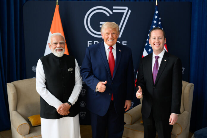 Donald Trump firma paz Irán