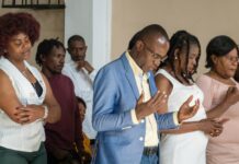 Haitianos adelantaron su Día del Padre en Tijuana.