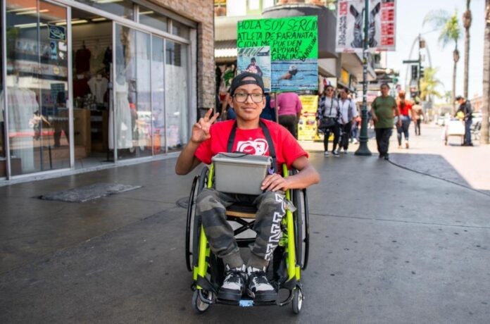 Nadador busca apoyo .