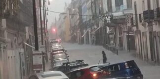 Una fuerte tormenta causa estragos y una muerte en Puebla.
