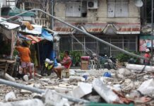 Suman 32 víctimas mortales tras potente terremoto en Filipinas.