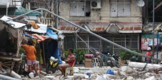 Suman 32 víctimas mortales tras potente terremoto en Filipinas.