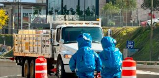 Derrame de sustancia química provocó cierre del bulevar 2000 en ambos sentidos.