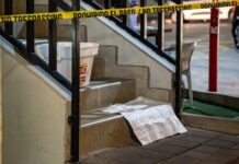 Dejan hielera con restos de cerdo y mensaje amenazante en centro comercial de Tijuana.