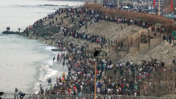 Migración masiva Ceuta España .