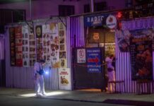 Ataque armado dentro de Gastro & Bar Radical en Tijuana dejó un muerto y una mujer herida.