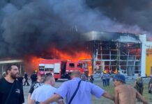 Ucrania responde con ataques a refinería y centro logístico en Rusia tras doble ataque a centro comercial en Kryvyi Rih.