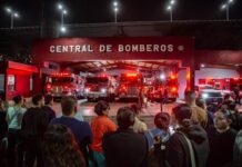 Con mariachi y pirotecnia, Bomberos de Tijuana festejan 104 años de servicio a la comunidad.