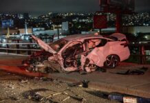 Aparatoso choque frontal deja cuatro personas lesionadas en el puente Lázaro Cárdenas de Tijuana.