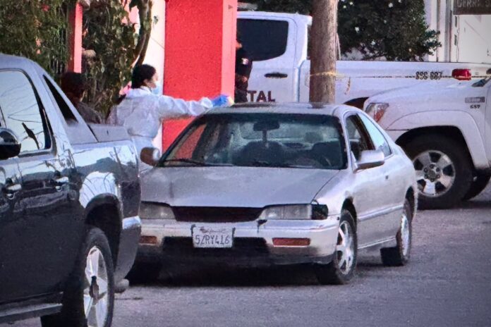 Cuerpo en auto en Lomas de Agua Caliente