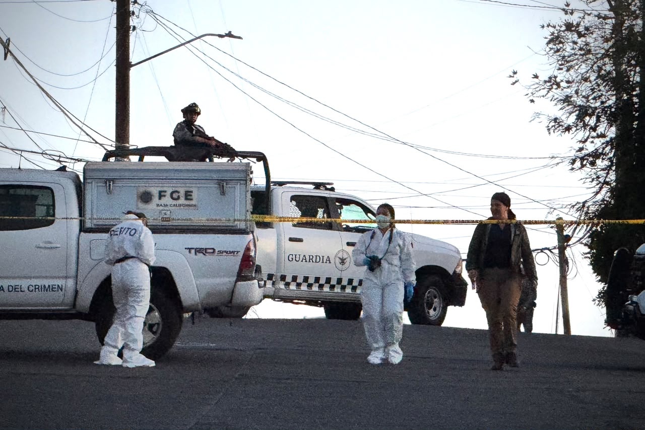 Cuerpo en auto en Lomas de Agua Caliente de Tijuana